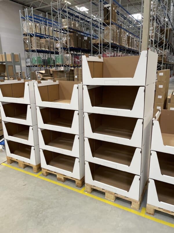 Stapelbox Maxi – 800×600×400 mm, große Öffnung im Einsatz